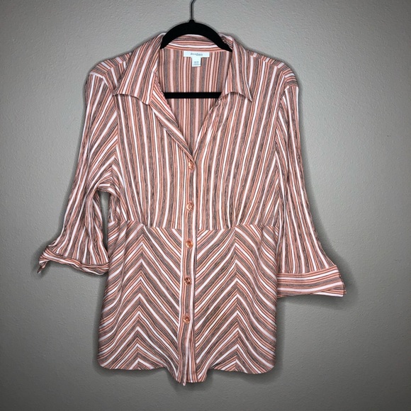 Dress Barn Tops - 🌸3/$10 Cute Peach Dressbarn Button Up Top